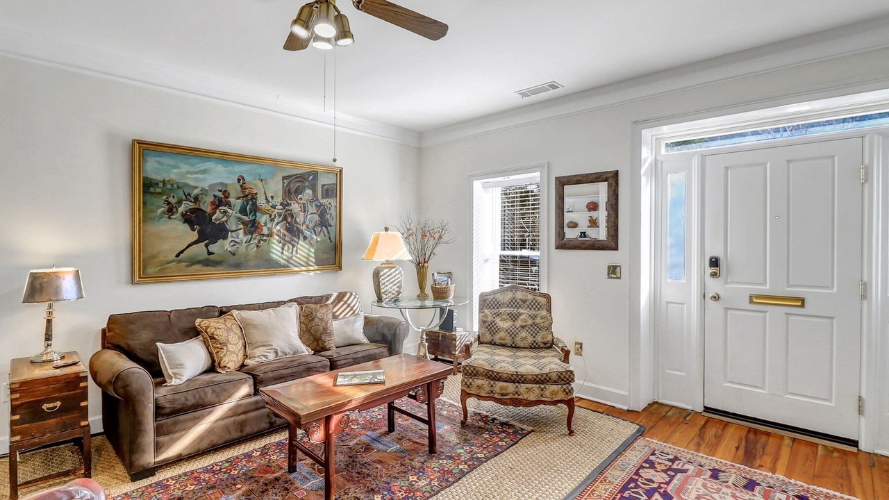 Photo of Livingroom in Old West Broad Neighborhood