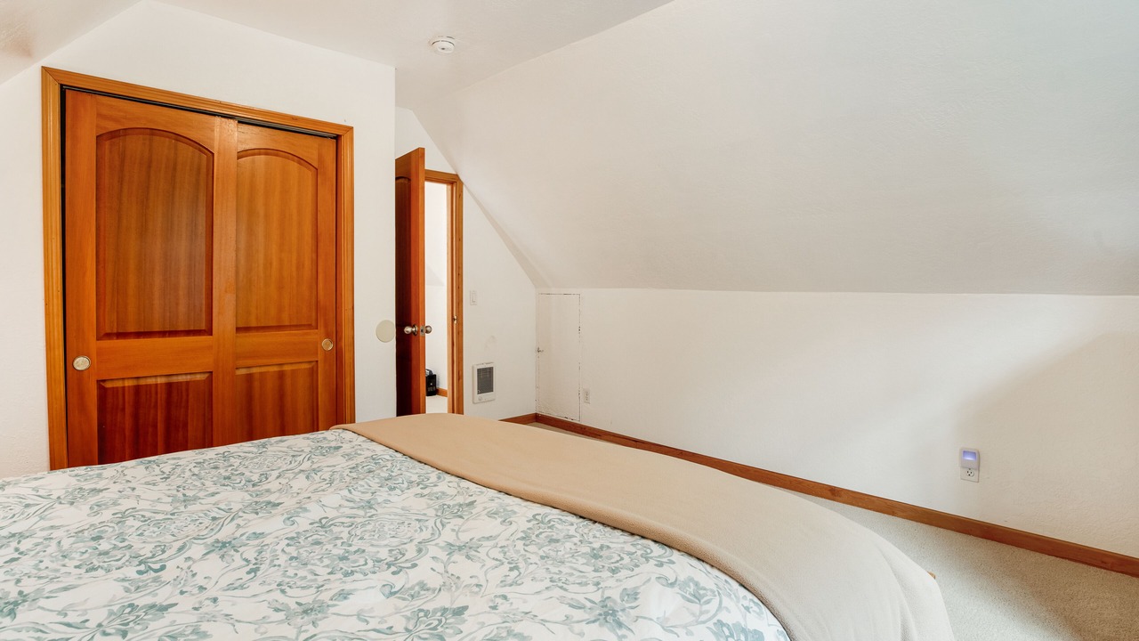Photo of Bedroom in Rockaway Beach