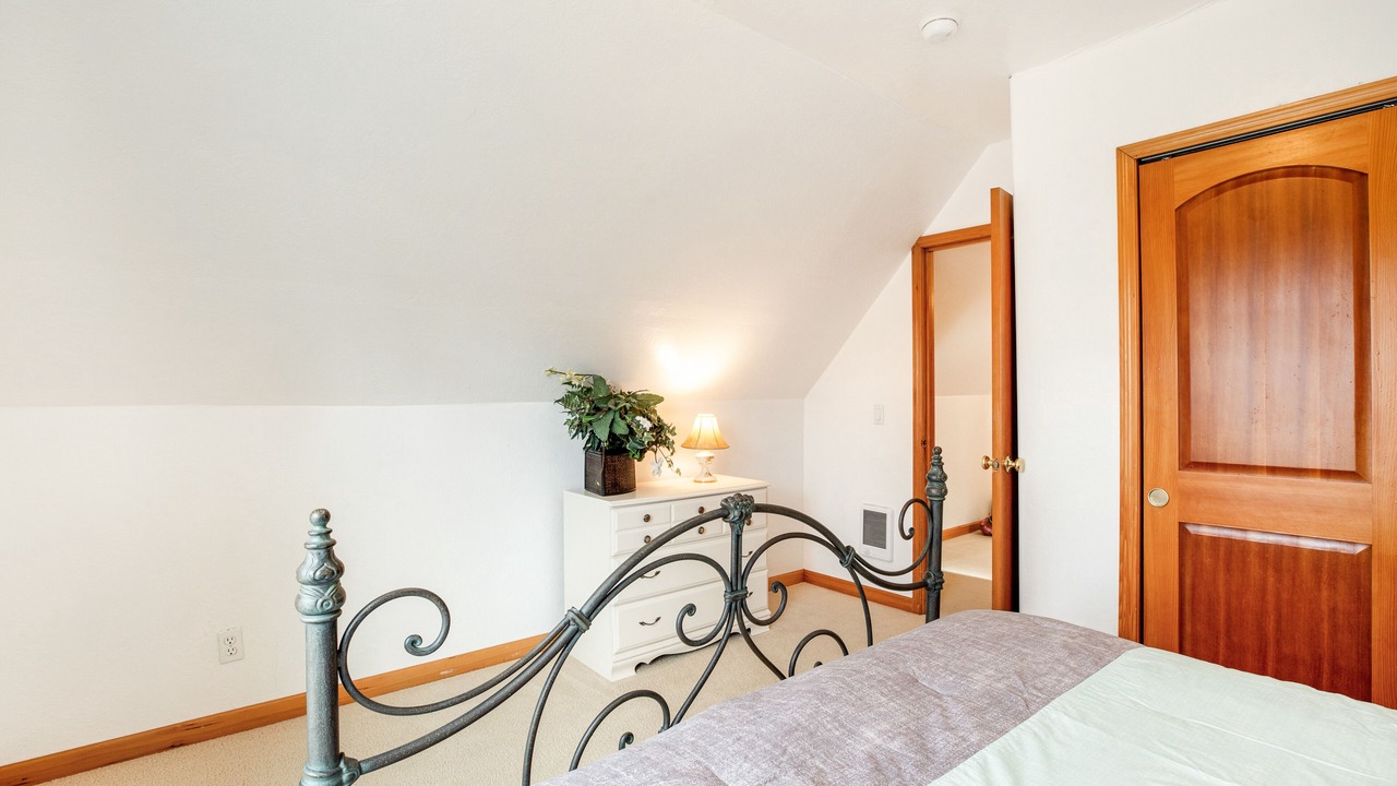 Photo of Bedroom in Rockaway Beach