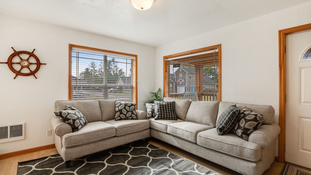 Photo of Livingroom in Rockaway Beach