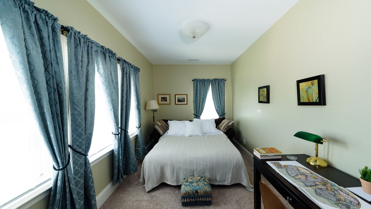 Photo of Bedroom in Hillsboro West End