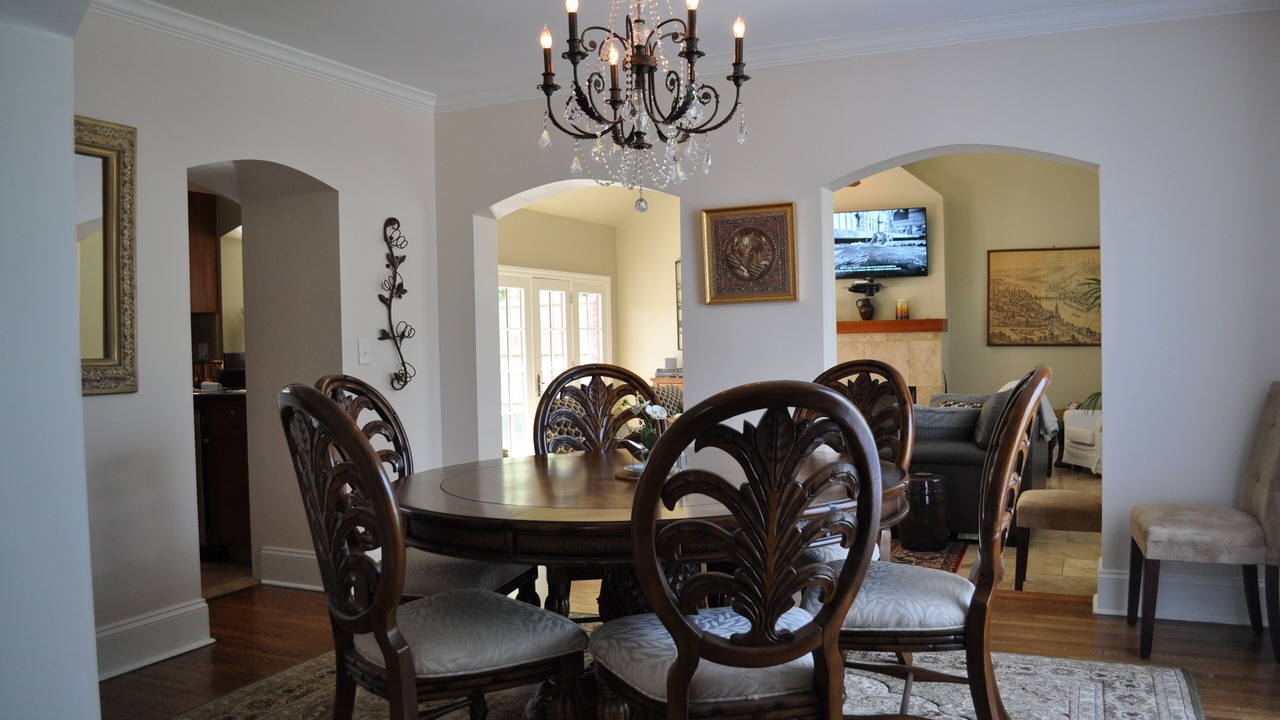 Photo of Livingroom in Hillsboro West End