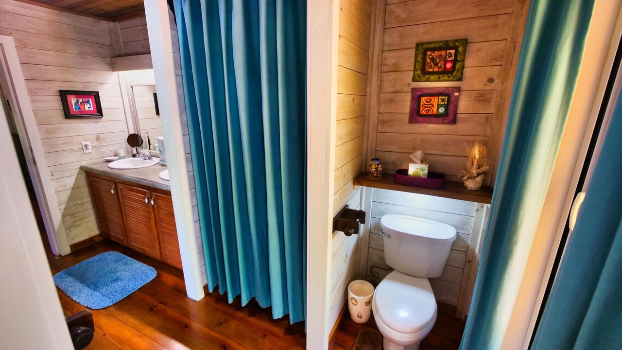 Photo of Bathroom in Antoneys Cay