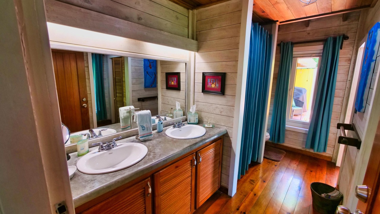 Photo of Bathroom in Antoneys Cay
