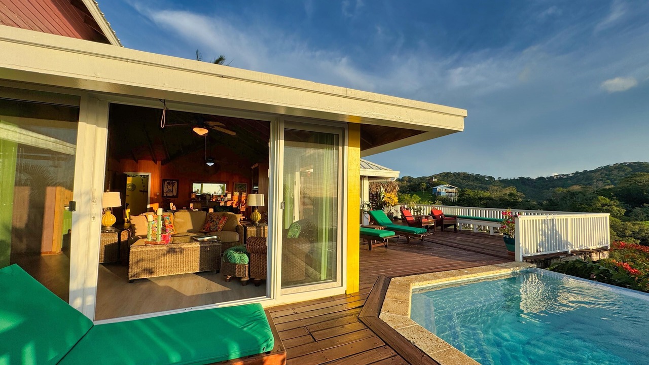 Photo of Patio Balcony in Antoneys Cay