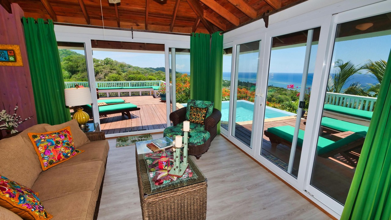 Photo of Livingroom in Antoneys Cay