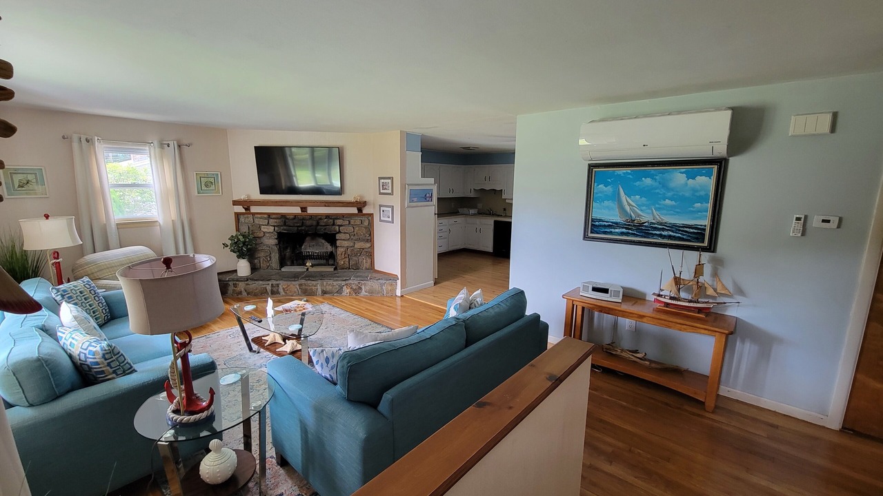 Photo of Livingroom in Charlestown