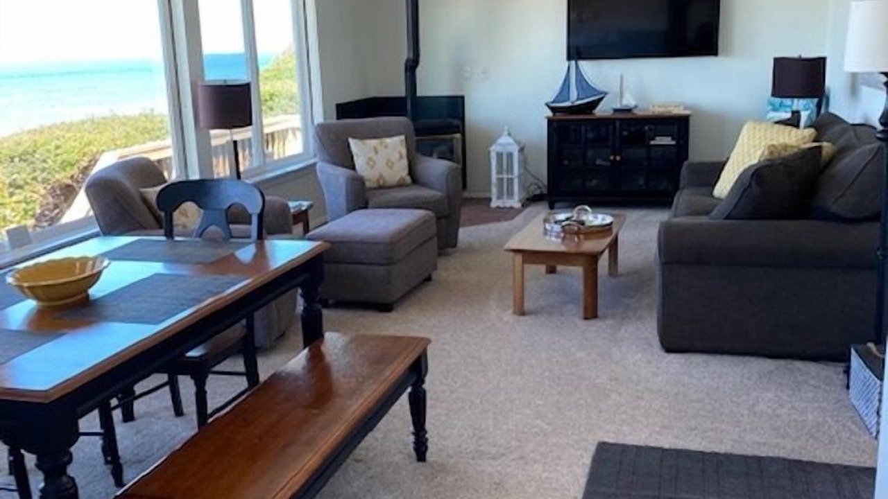 Photo of Bedroom in Gleneden Beach