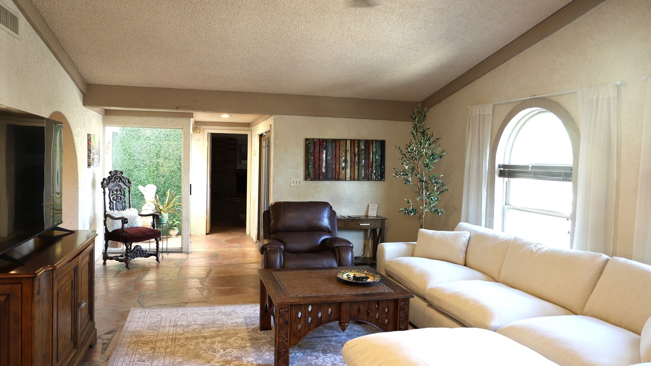 Photo of Livingroom in Sherwood Towne