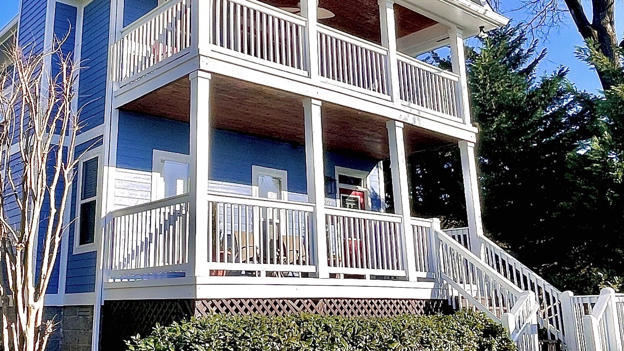 Photo of Patio Balcony in Historic Edgefield