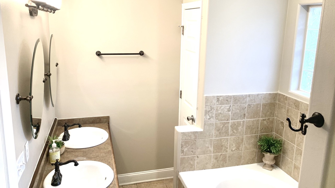 Photo of Bathroom in Historic Edgefield