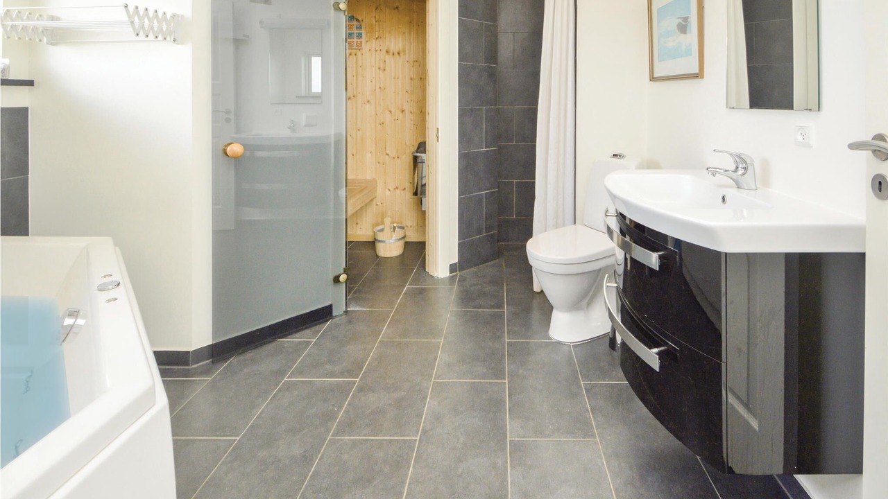 Photo of Bathroom in Flovt Strand