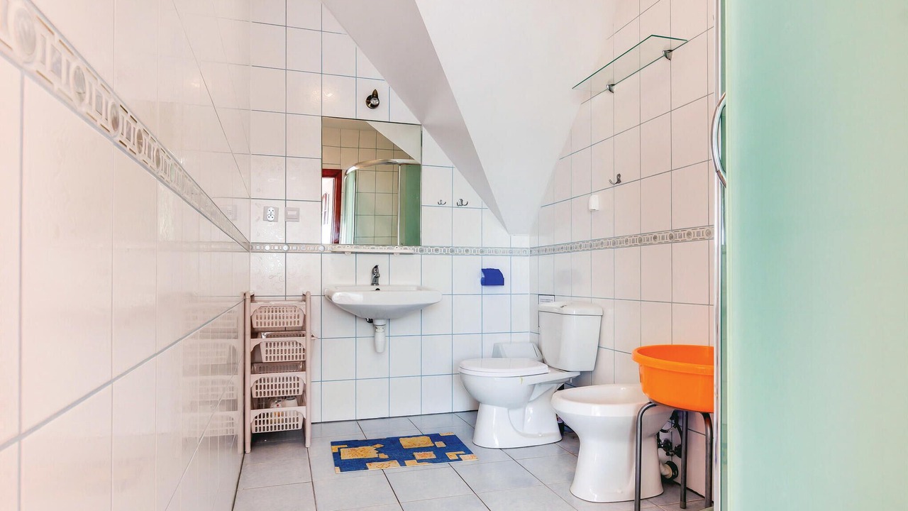Photo of Bathroom in Rowy