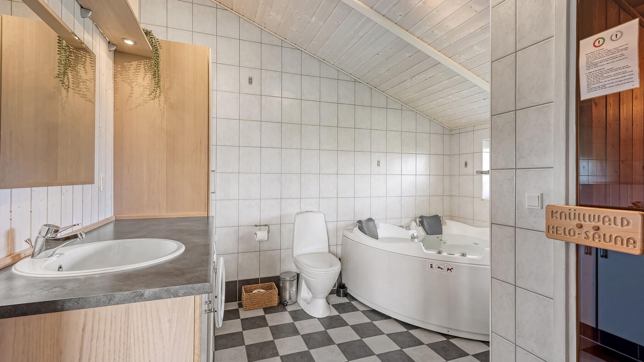 Photo of Bathroom in Flovt Strand