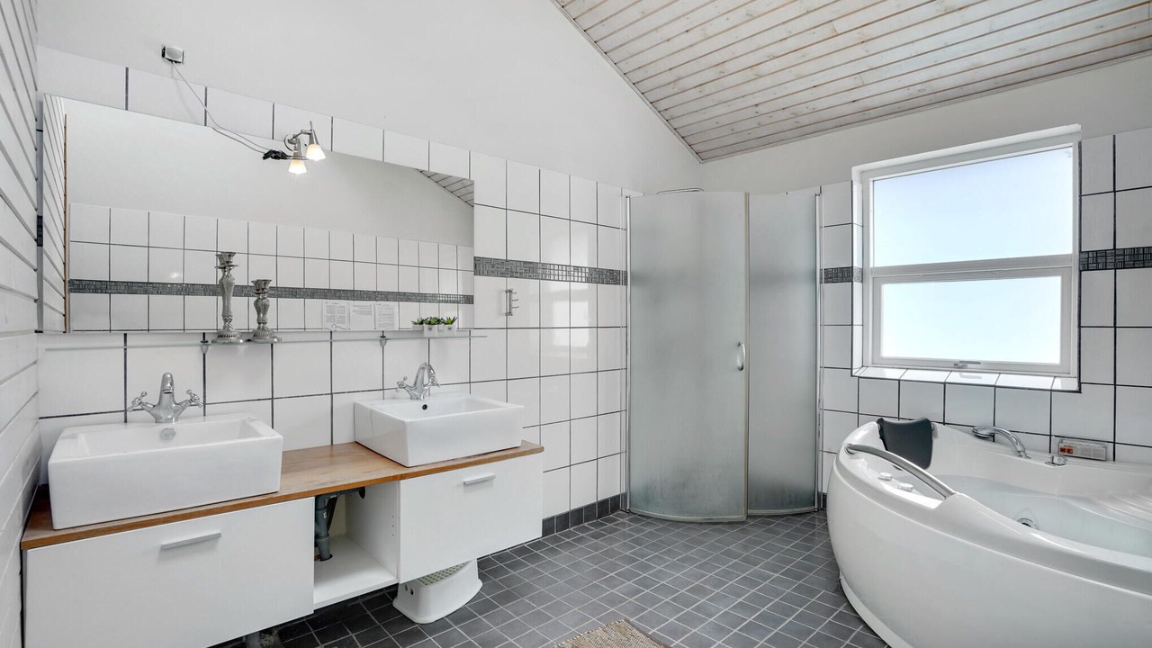 Photo of Bathroom in Skaven Strand