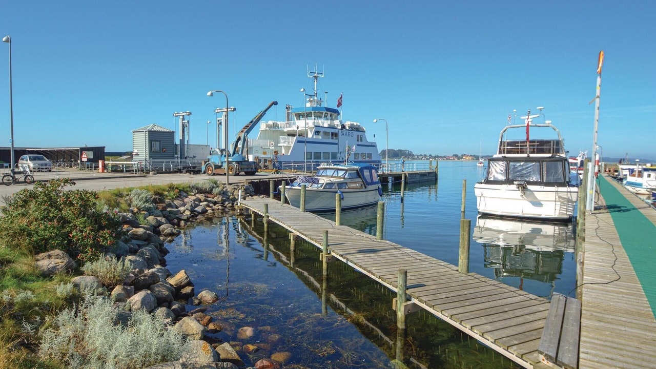 Photo of Others in Arø