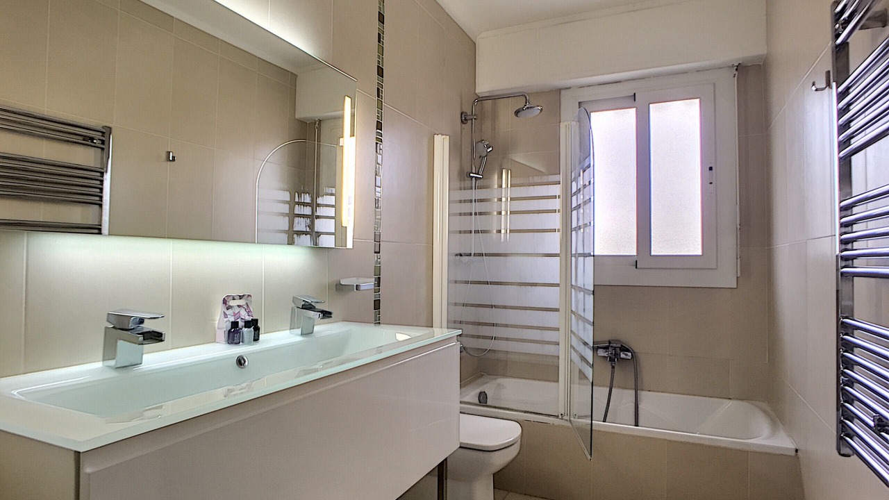 Photo of Bathroom in Gambetta
