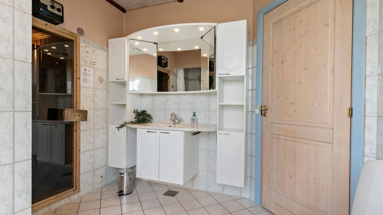 Photo of Bathroom in Beder Malling