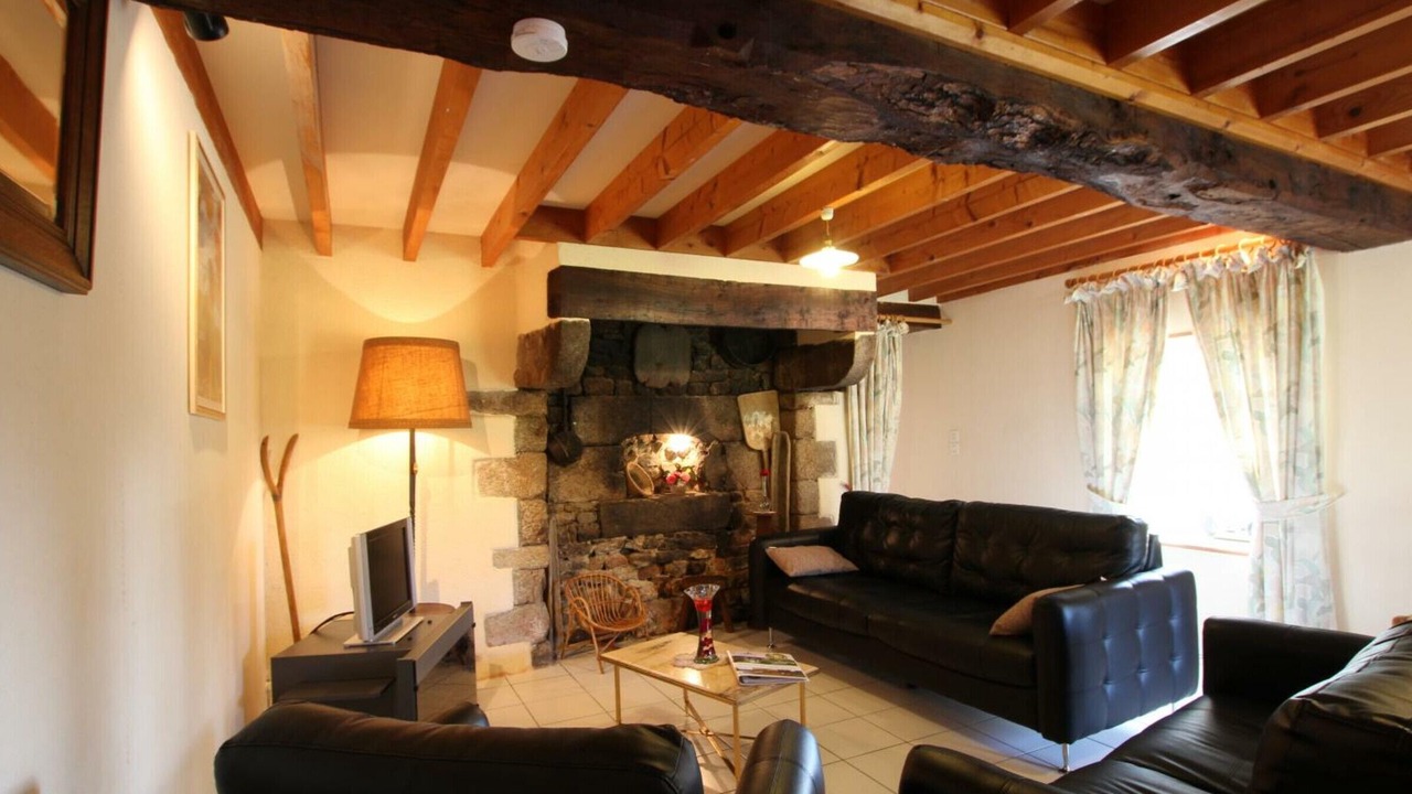 Photo of Livingroom in Saint-Martin-des-Champs