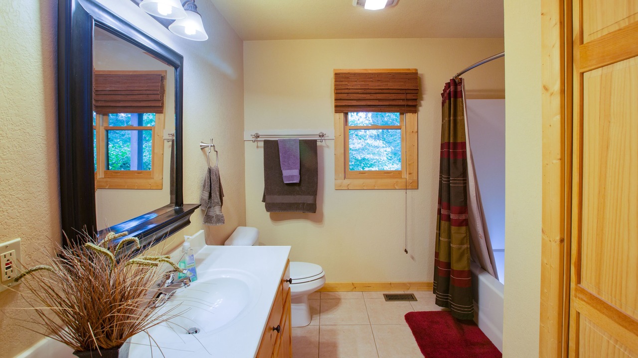 Photo of Bathroom in Hiawassee