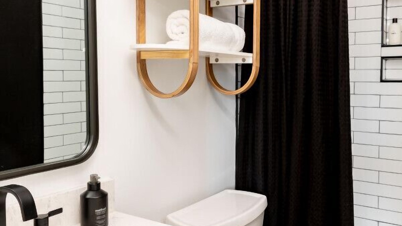 Photo of Bathroom in North Capitol