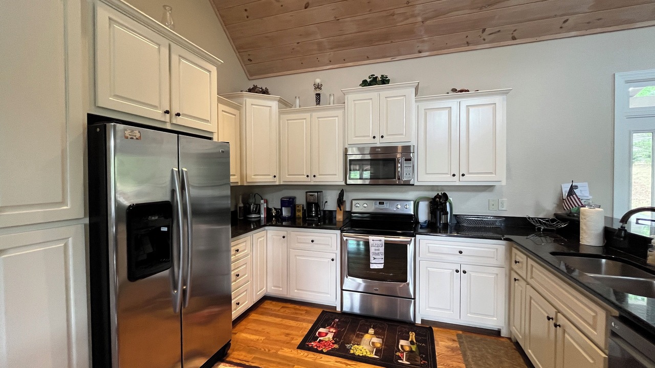 Photo of Kitchen in Hiawassee