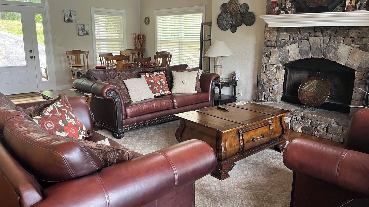 Photo of Livingroom in Hiawassee