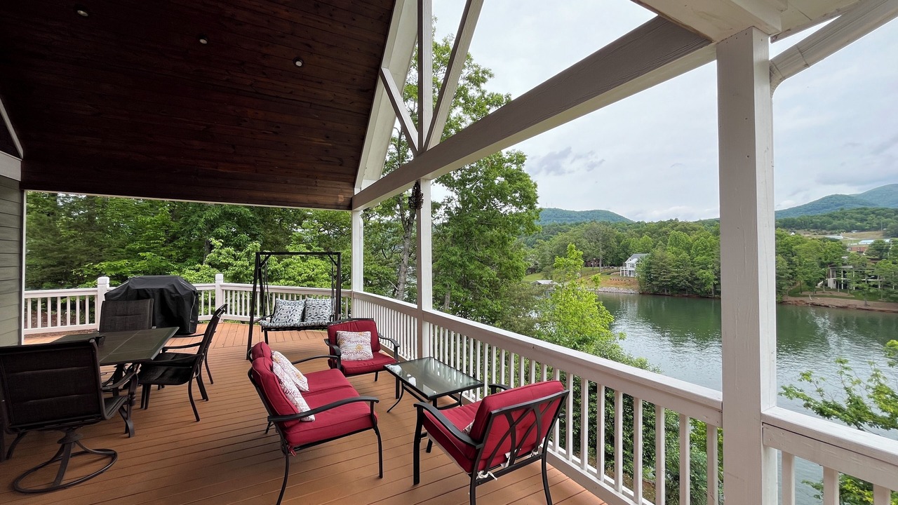 Photo of Patio Balcony in Hiawassee