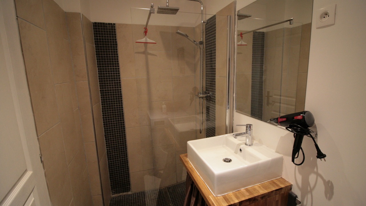 Photo of Bathroom in Lisieux