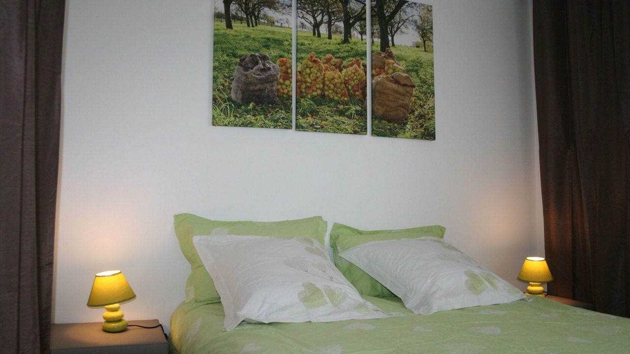 Photo of Bedroom in Lisieux