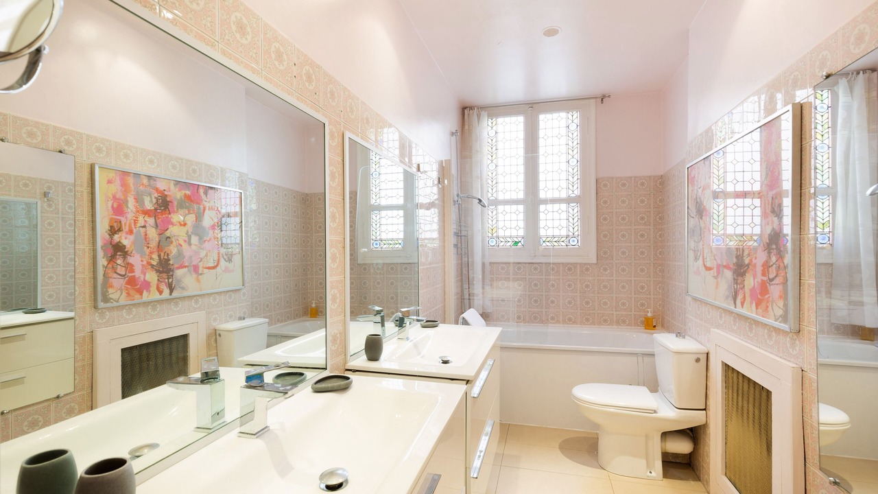 Photo of Bathroom in Faubourg-du-Roule