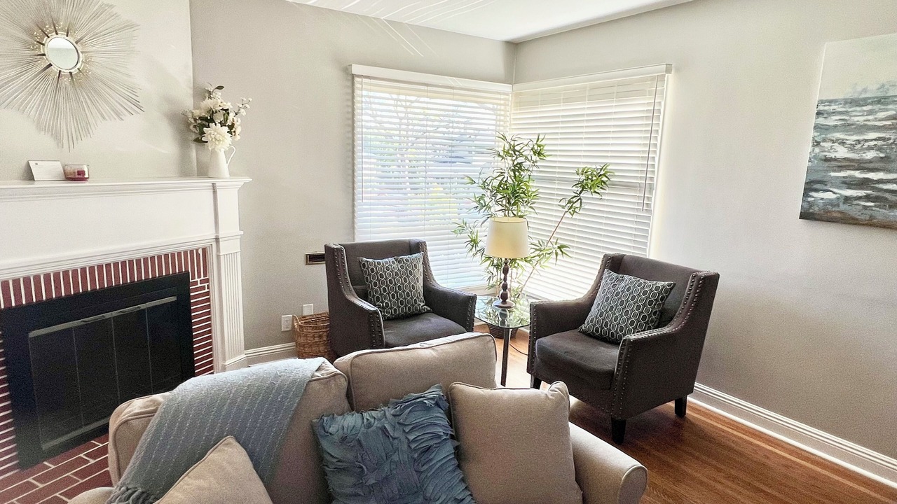 Photo of Livingroom in Burbank