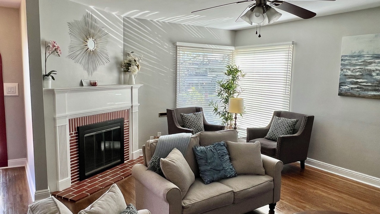 Photo of Livingroom in Burbank