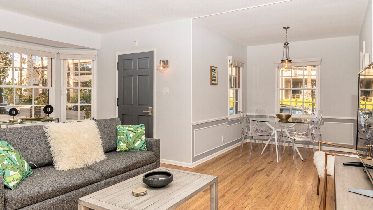 Photo of Livingroom in Burbank