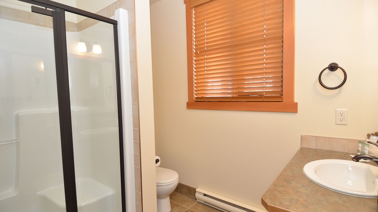 Photo of Bathroom in Golden