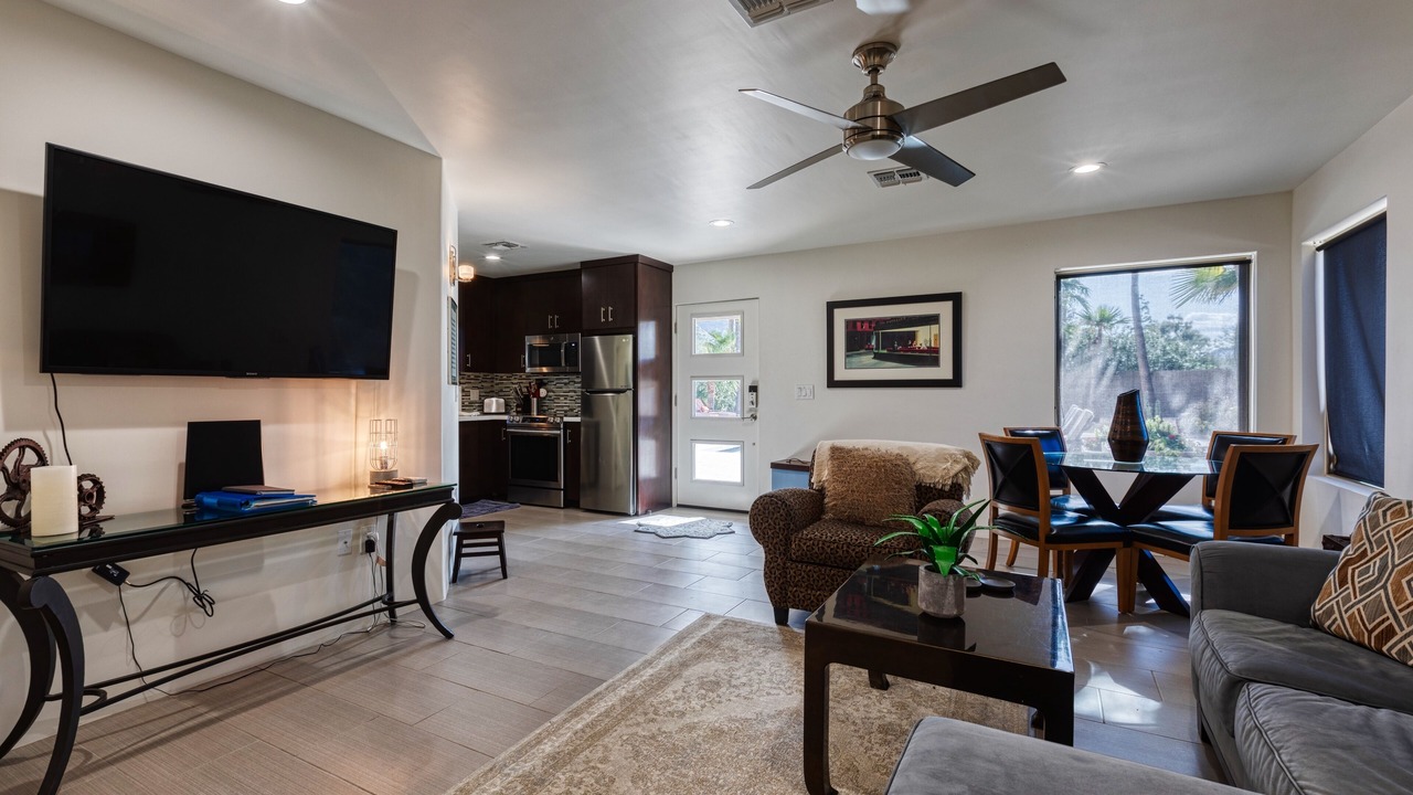 Photo of Livingroom in Paradise Valley Village