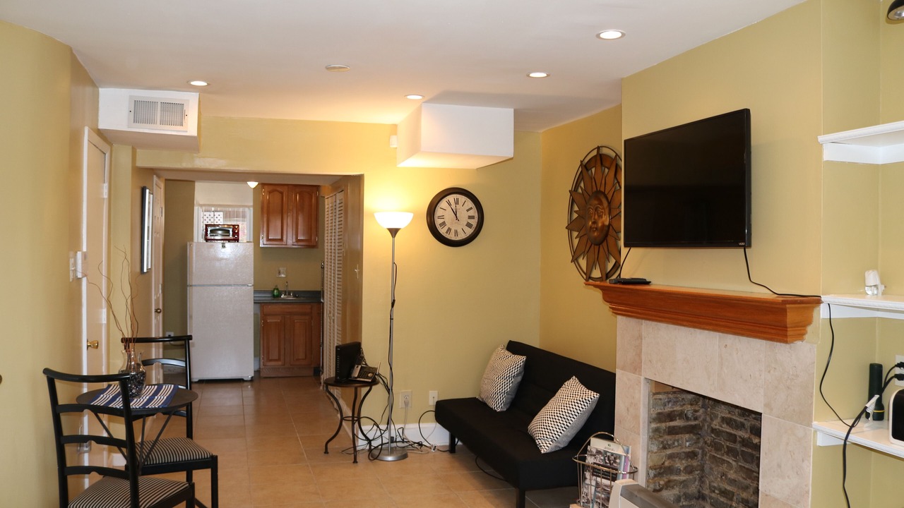 Photo of Livingroom in Truxton Circle