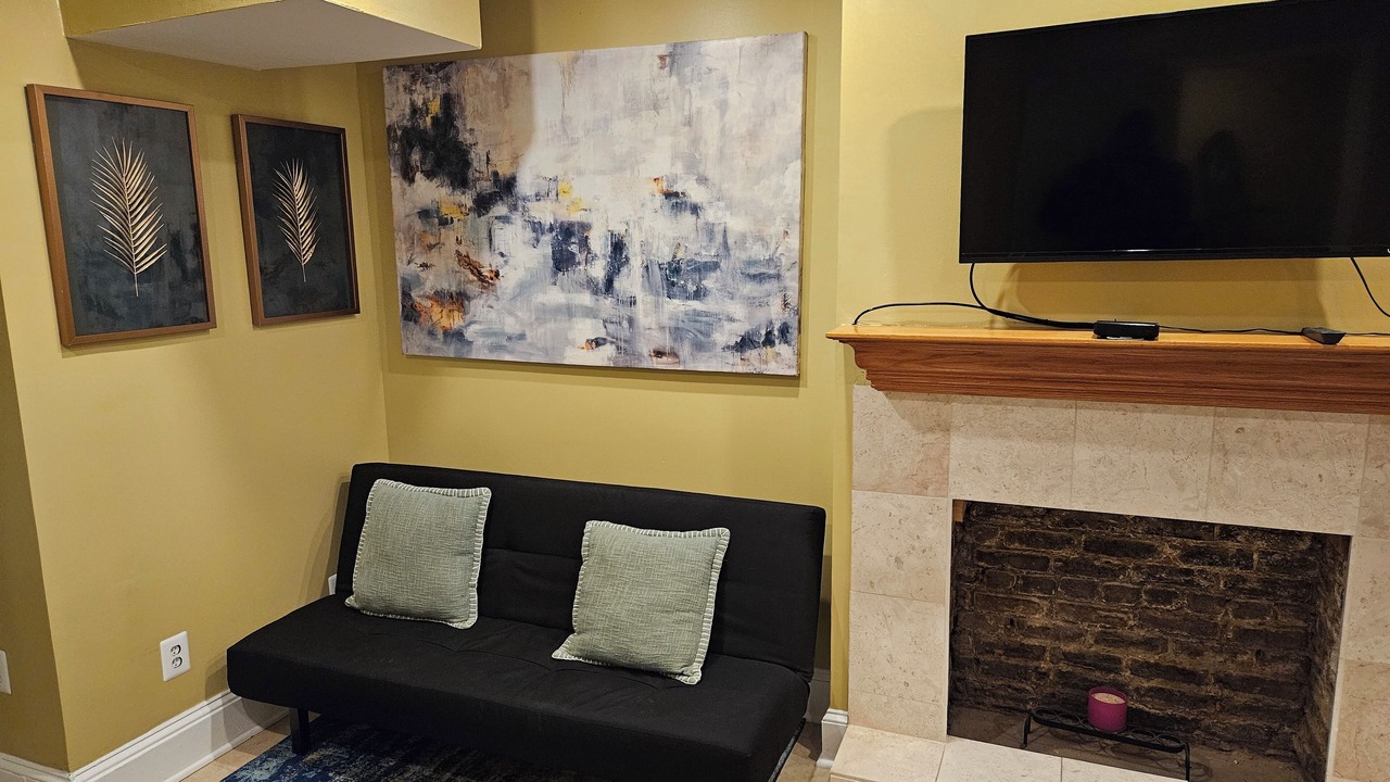 Photo of Livingroom in Truxton Circle