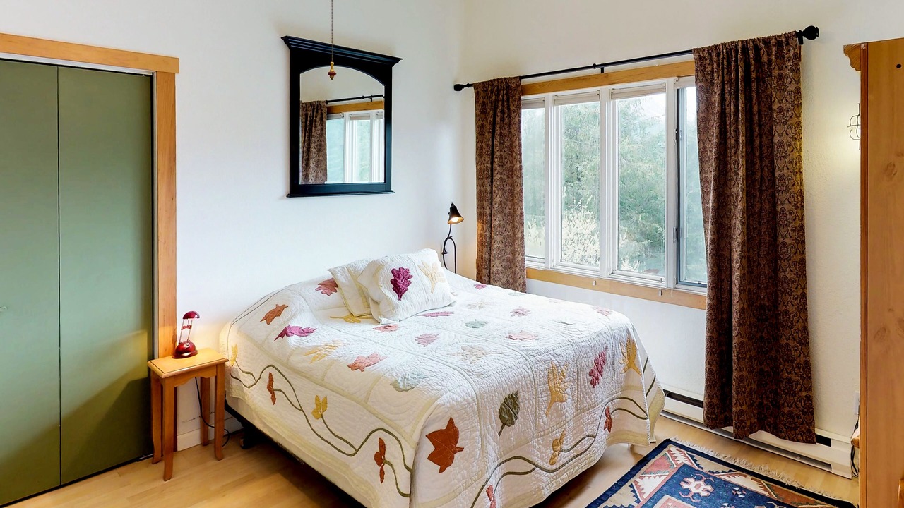 Photo of Bedroom in Alyeska
