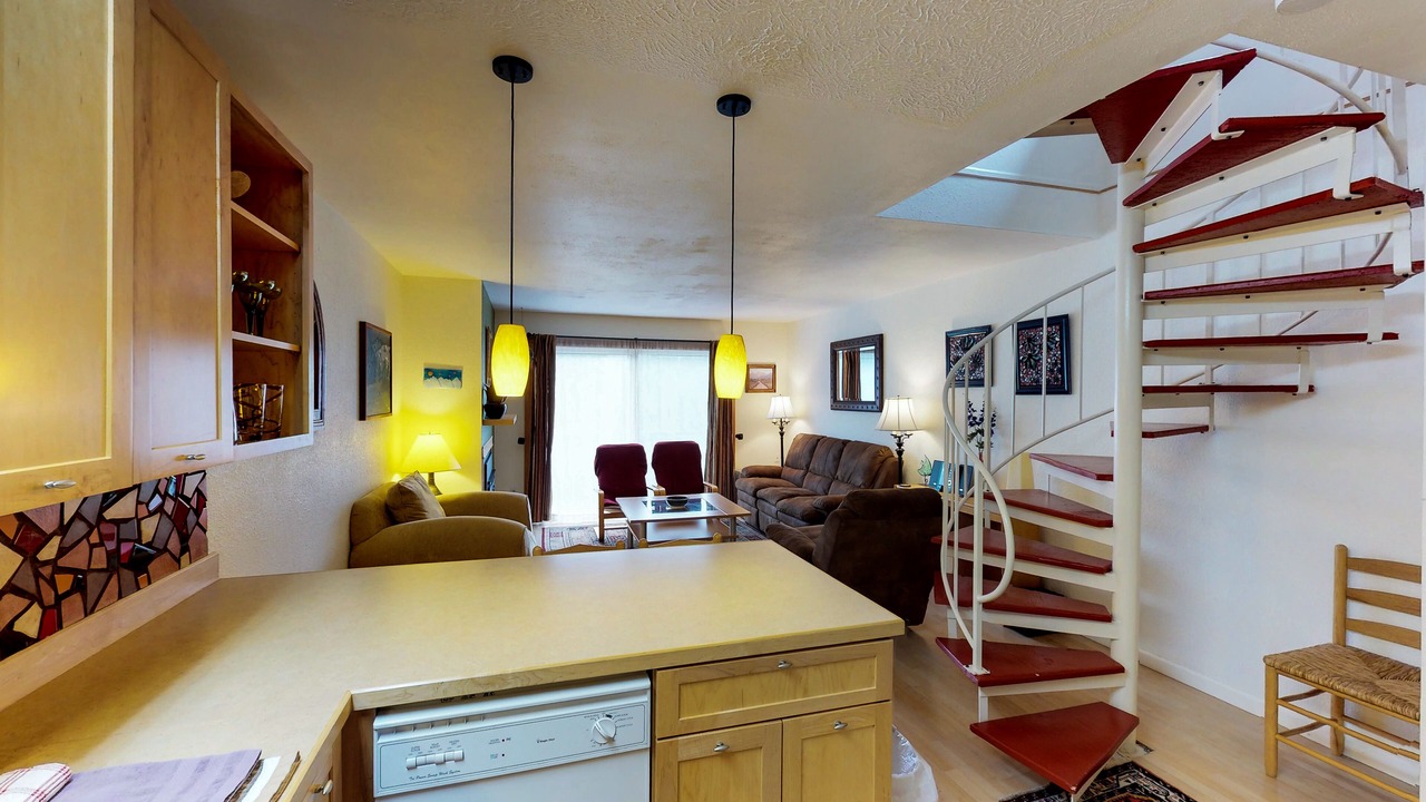 Photo of Livingroom in Alyeska