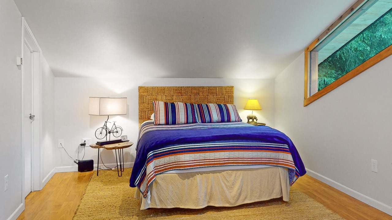 Photo of Bedroom in Alyeska