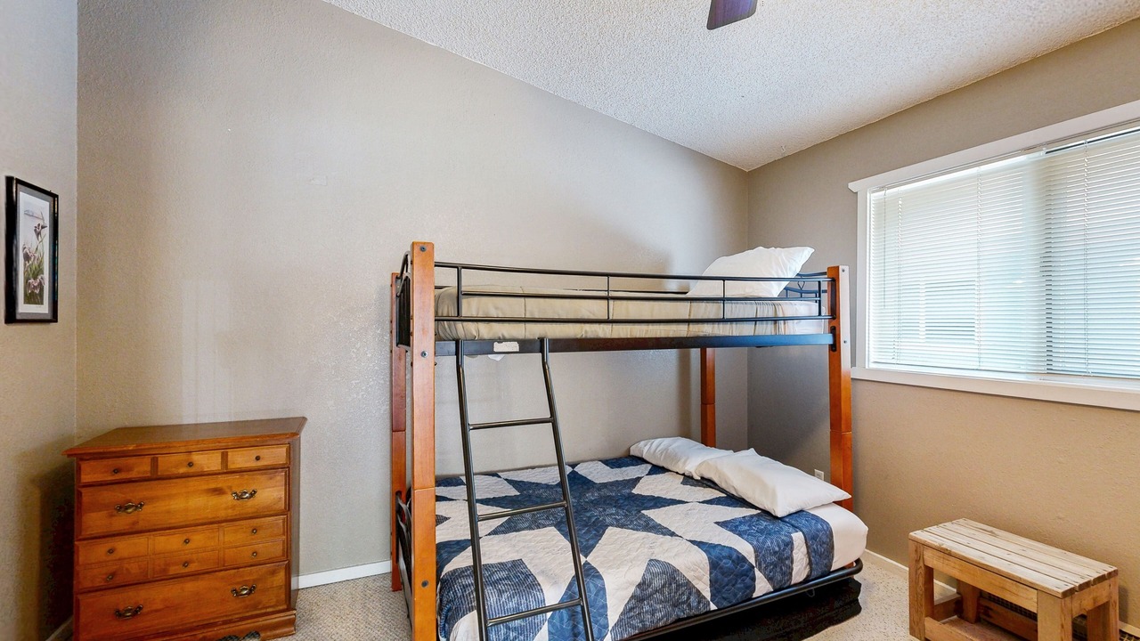 Photo of Bedroom in Alyeska