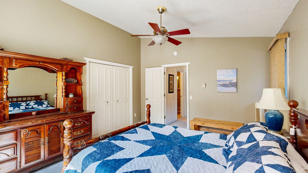 Photo of Bedroom in Alyeska