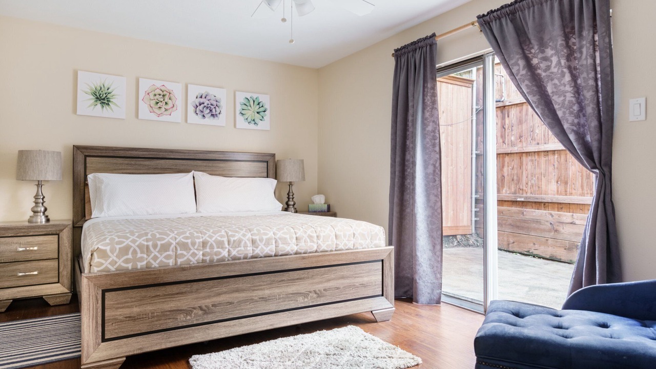 Photo of Bedroom in Oak Lawn