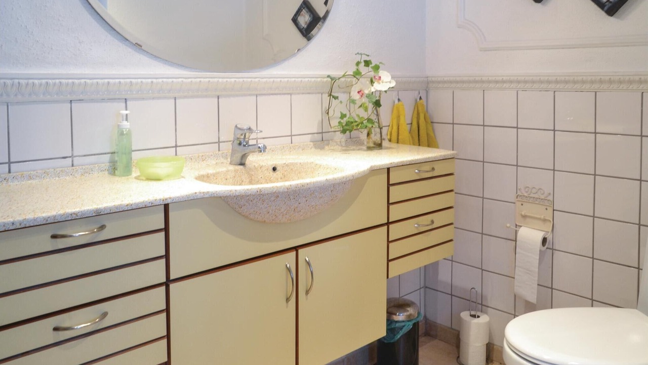 Photo of Bathroom in Give