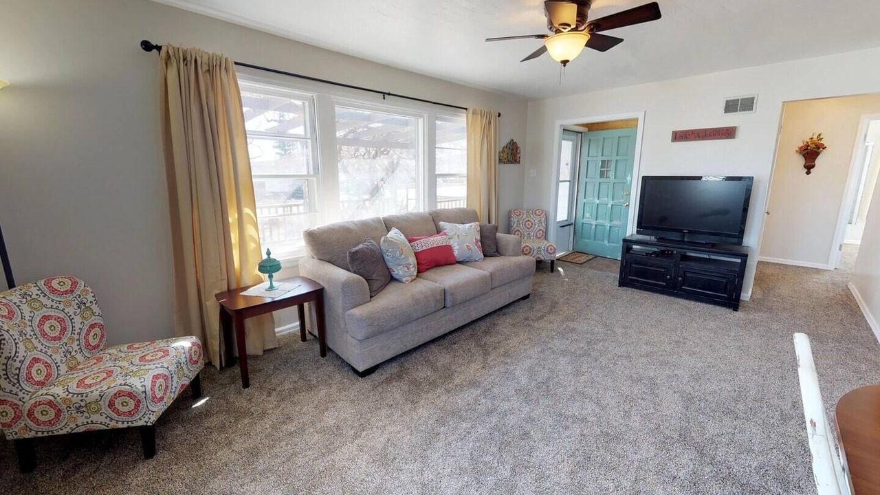 Photo of Livingroom in Monticello