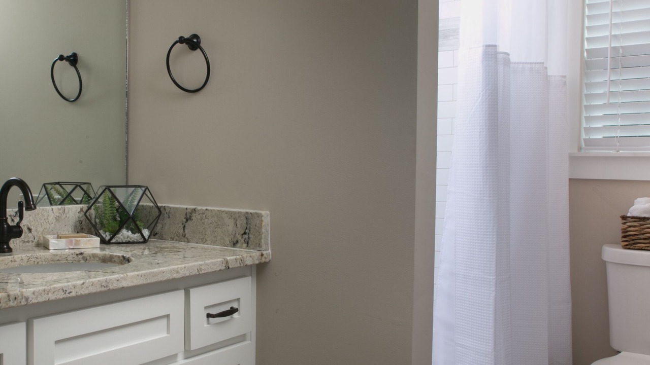 Photo of Bathroom in Thunderbolt