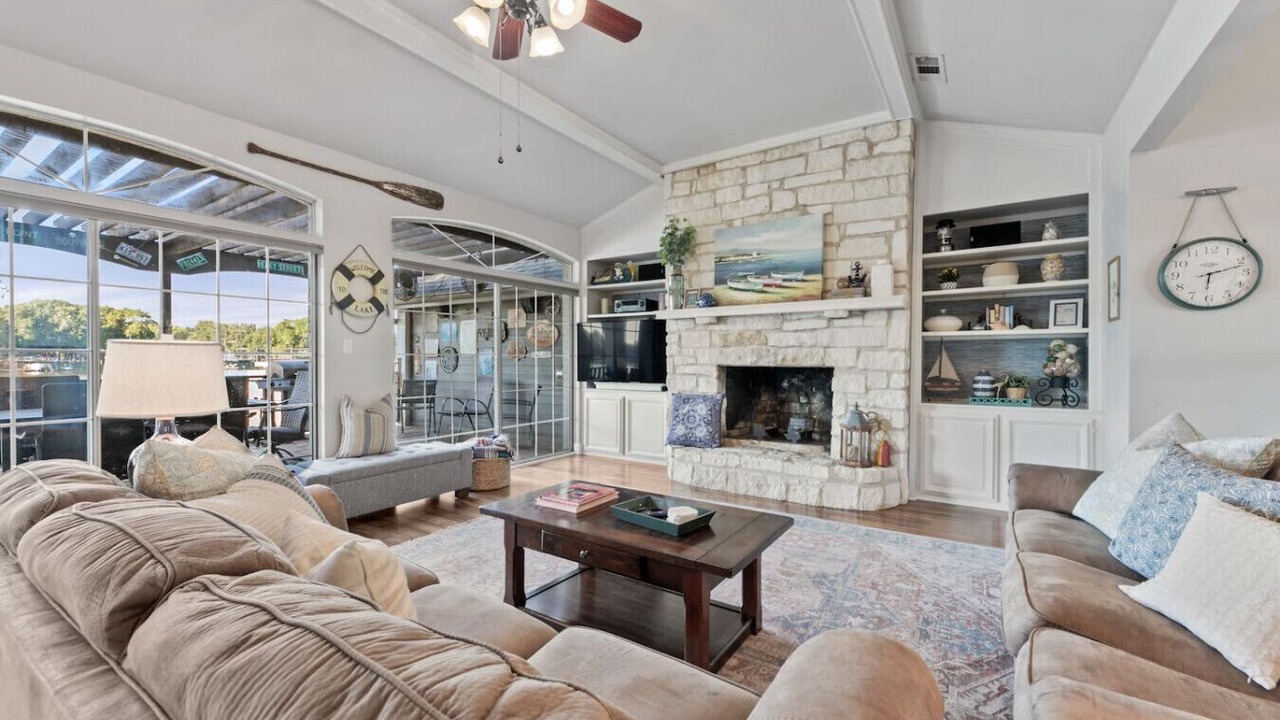 Photo of Livingroom in Enchanted Oaks