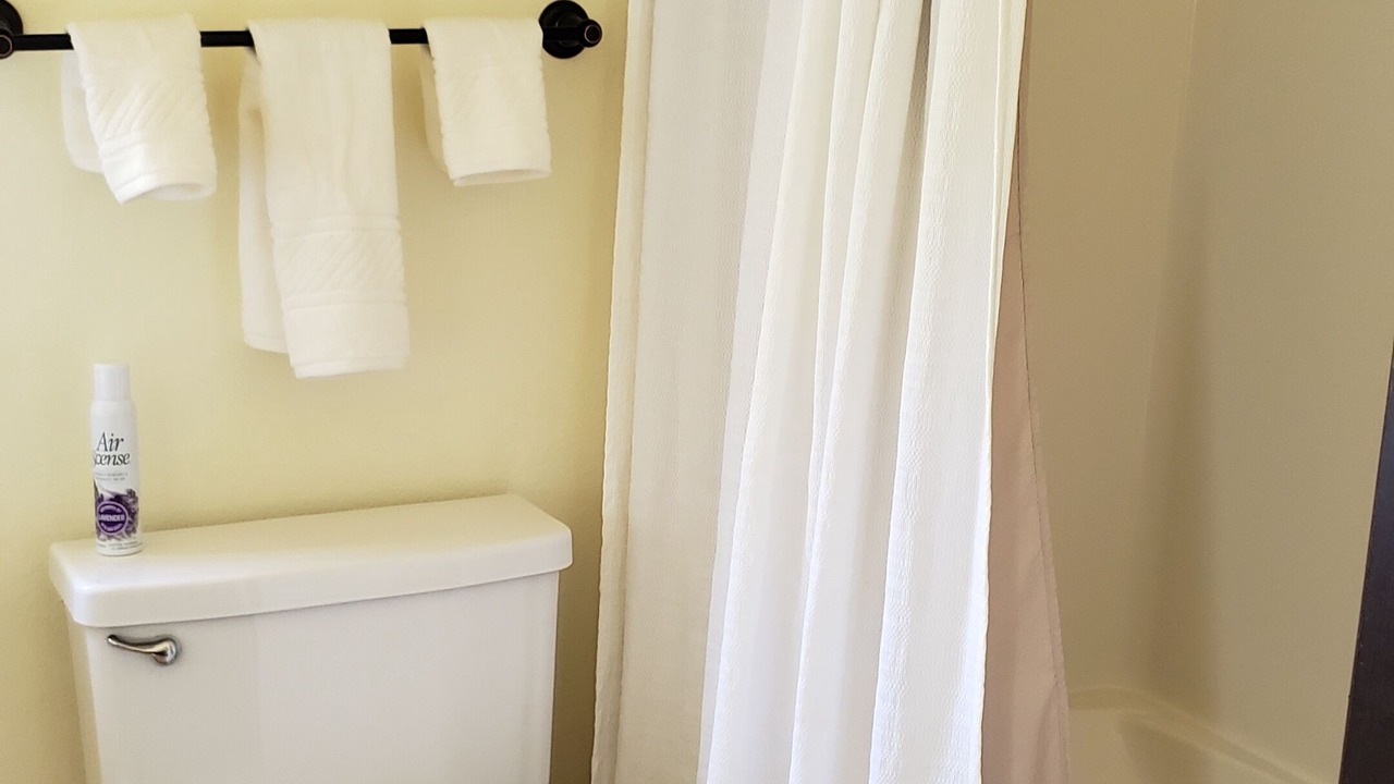 Photo of Bathroom in Siskiyou-Hargadine Historic District
