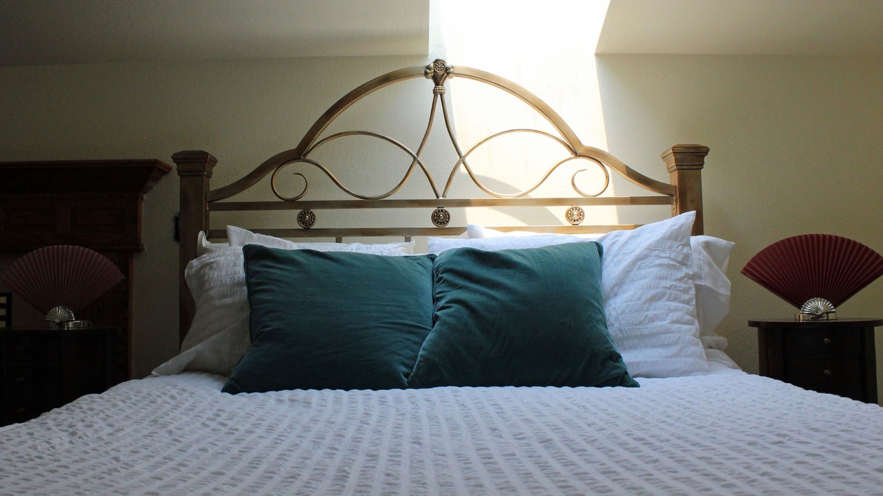 Photo of Bedroom in Siskiyou-Hargadine Historic District